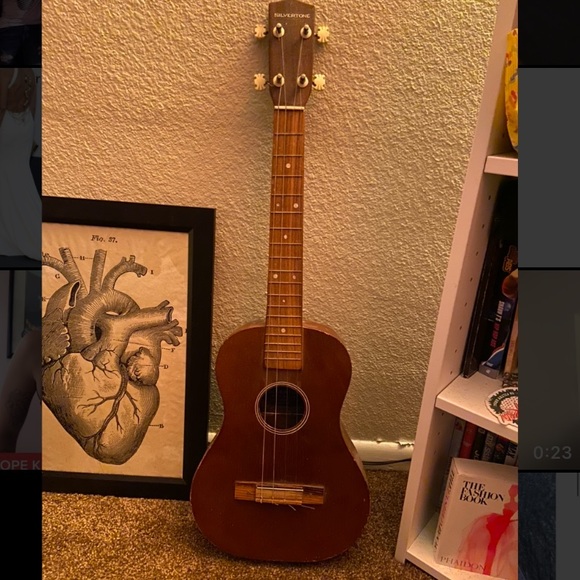 Baritone Ukulele - Picture 2 of 2